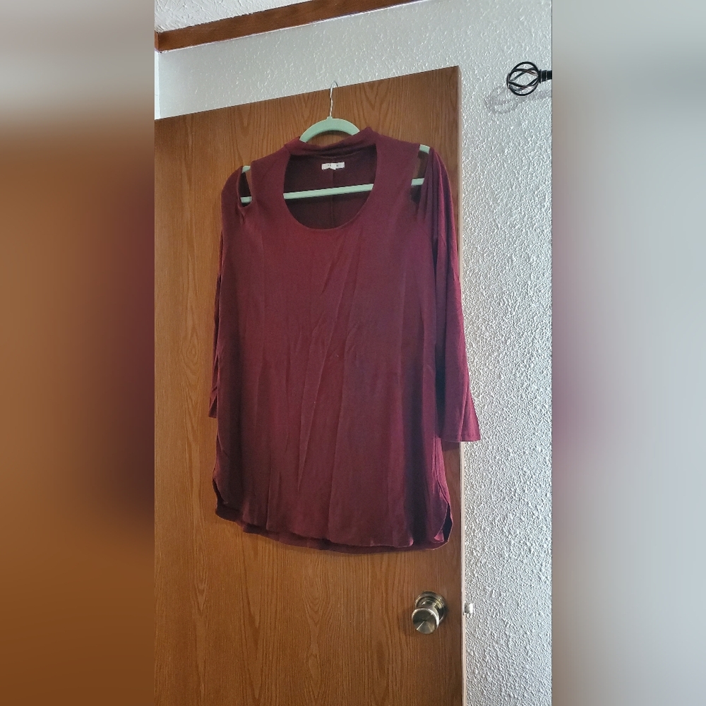 Women's Burgundy Top